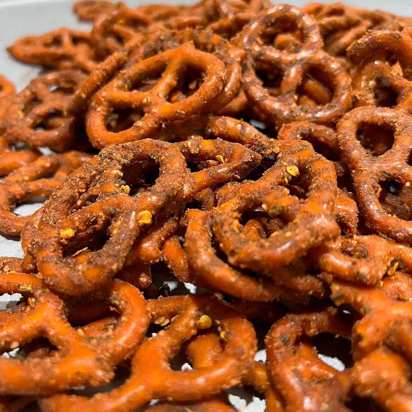 TASTER SIZE - FLAMIN' HOT PIZZA PRETZELS (1/4 lb)